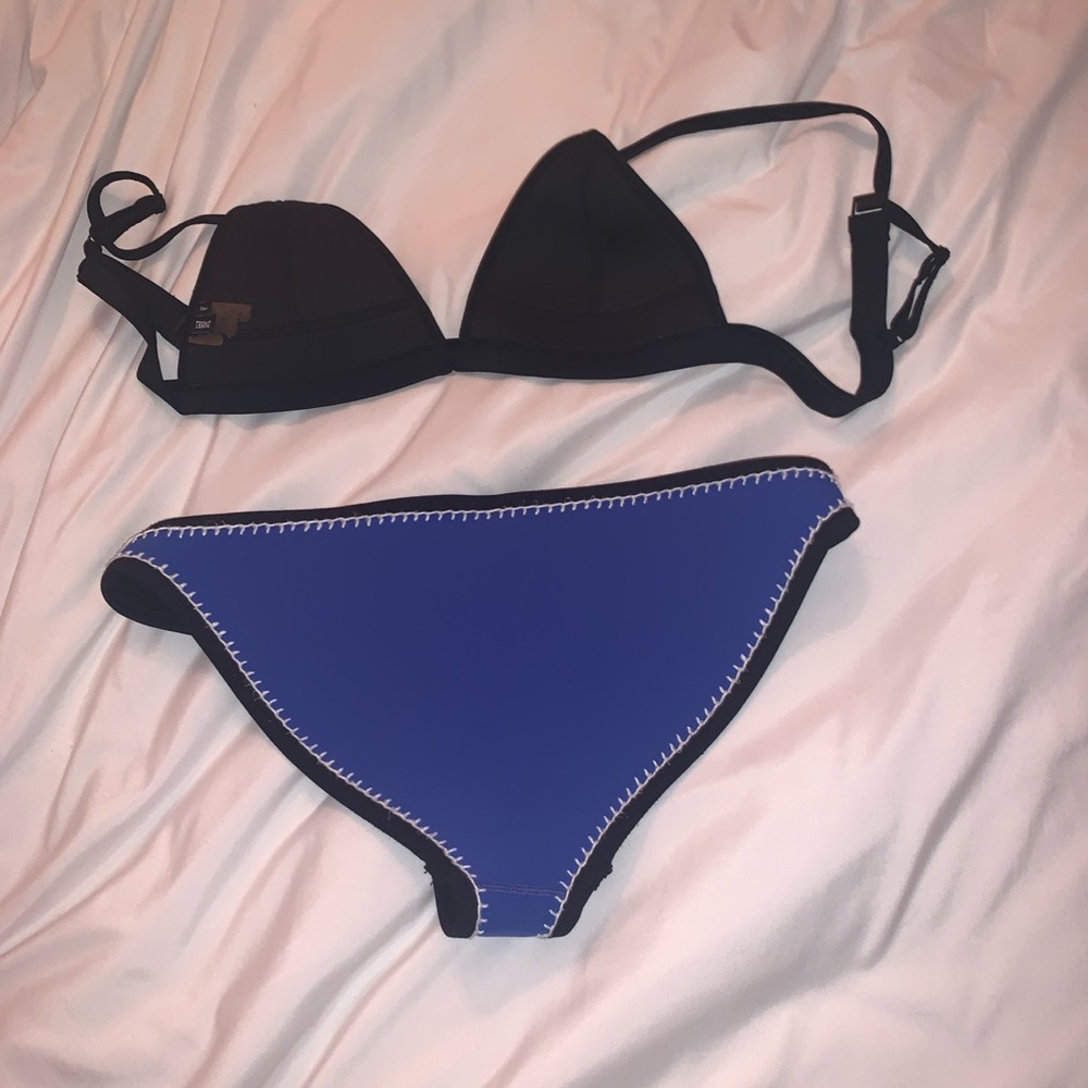 Triangl Bikini Set - Picture 2 of 2
